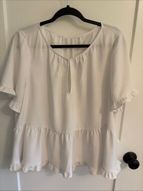 Women’s White Ruffle Hem Peplum Blouse